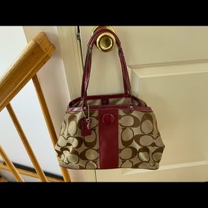 COACH WOMEN “S canvas Signature HANDBAG